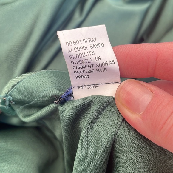 La Femme - Dark Emerald Jersey Prom Dress - Size 10 - Picture 15 of 16